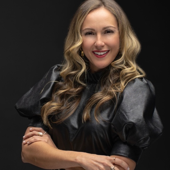 Meet Your Posher, Caroline :) - Picture 5 of 5